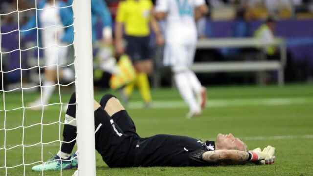 Loris Karius, tras encajar el gol de Bale durante la final de la Champions / Ap