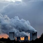 Chimeneas en una ciudad alemana, en una imagen tomada a finales de este año