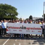 Los funcionarios de prisiones se concentraron en las cárceles valencianas y también en otros puntos de España para denunciar el aumento de las agresiones (LA RAZÓN)