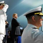 Donald Trump asiste en Washington a una ceremonia de los guardacostas / Efe