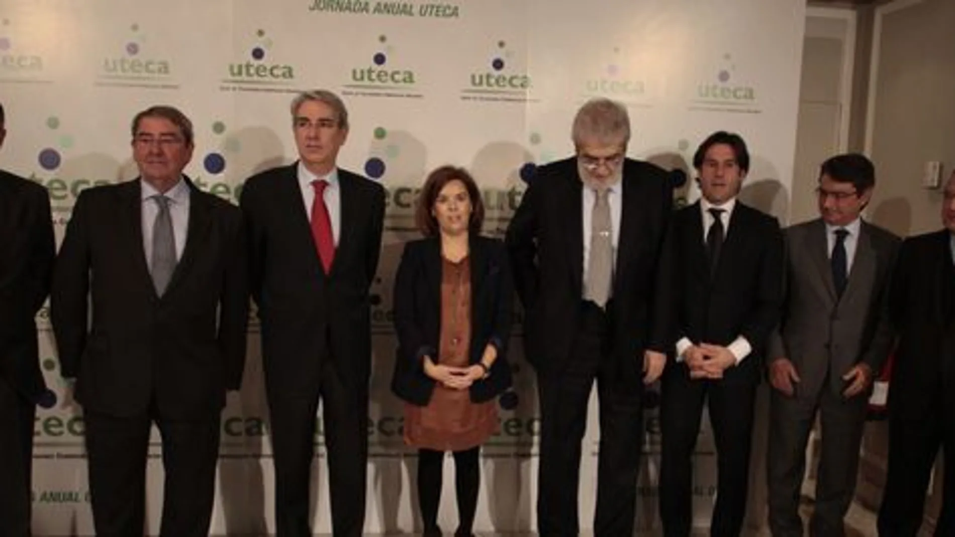 De dcha. a izda., Maurizio Carlotti, Santiago Campos, Mario Rodríguez Valderás, José Manuel Lara, Soraya Sáenz de Santamaría, Antonio Fernández-Galiano, Alejandro Echeverría e Iñaki Arechabaleta