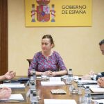 Un instante de la reunión entre la delegada del Gobierno, Virginia Barcones, con los líderes agrarios de Coag y UPA, Aurelio Pérez y Aurelio Gonzalez