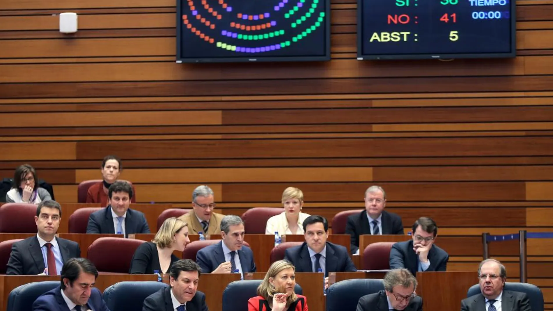 La bancada popular vota en contra la Proposición no de Ley presentada por el PSOE para solicitar la reprobación del consejero de Sanidad, Antonio María Sáez Aguado