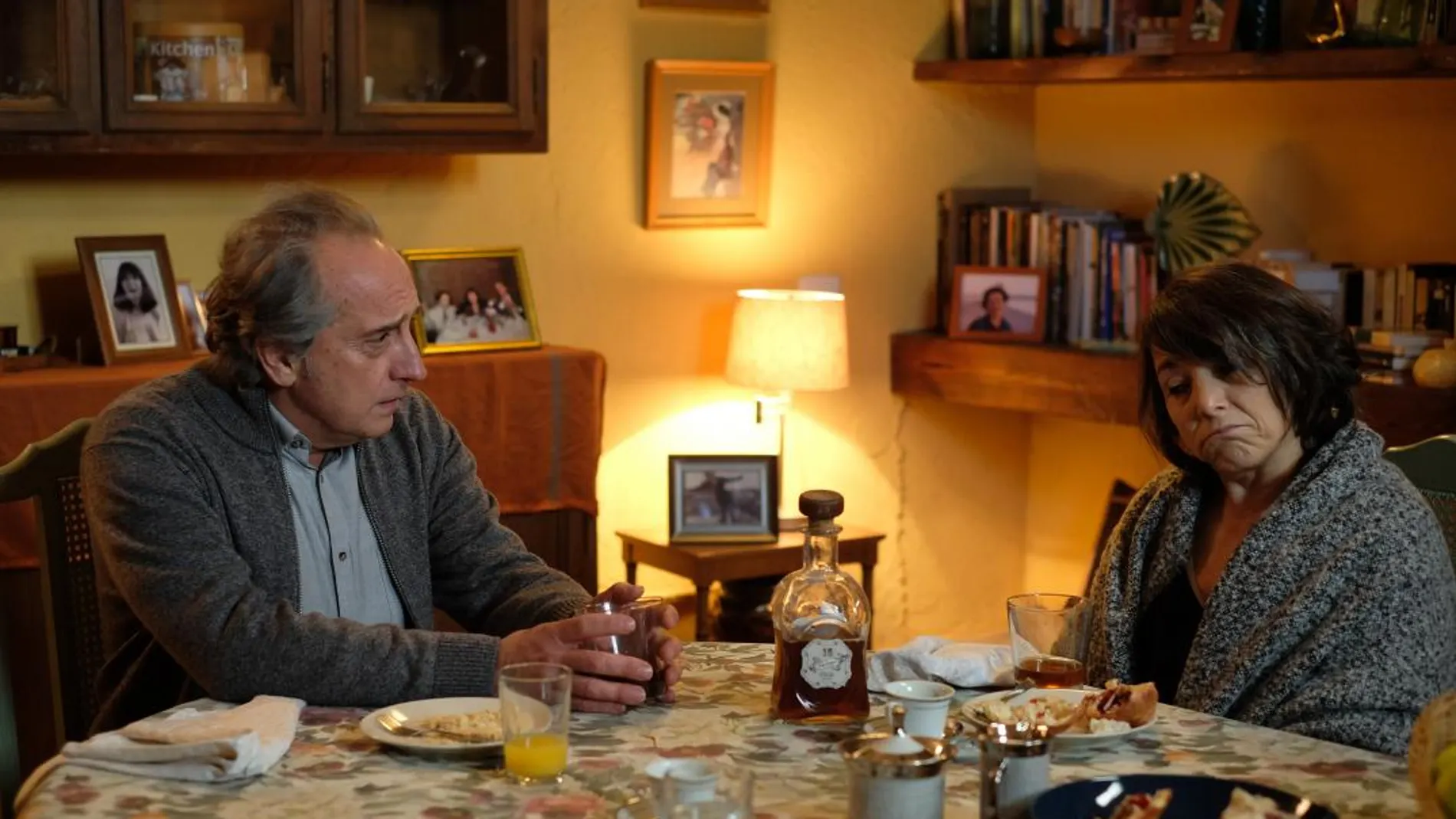 Gonzalo de Castro (Jacobo Vidal) y Paulina García (Isabel), en una escena de la serie.