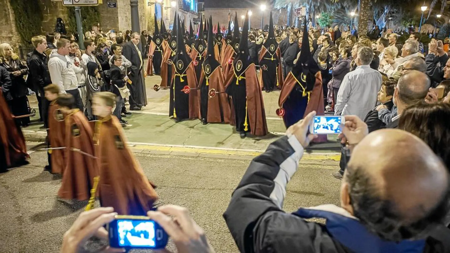 Los valencianos asistieron ayer con el mismo fervor de todos los años a una de las primeras procesiones