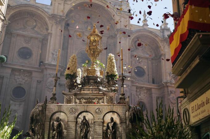 La Custodia del Corpus de Granada en la plaza de las Pasiegas (Efe)