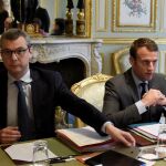 El secretario general del Elíseo, Alexis Kohler, junto al presidente francés, Emmanuel Macron, en una imagen de archivo / Reuters
