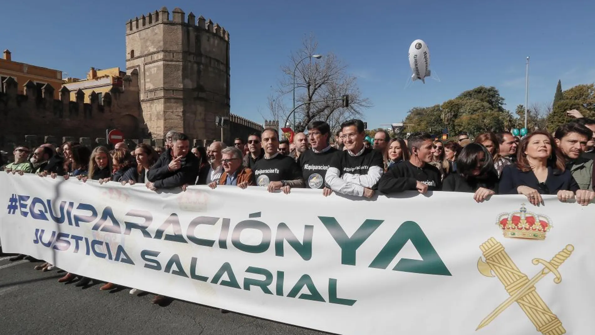 Manifestación convocada por JUSAPOL hoy en Sevilla para reivindicar la equiparación salarial entre los cuerpos de seguridad del Estado. EFE/ Jose Manuel Vidal