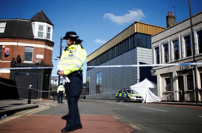 Londres despliega cientos de policías para frenar un aumento de la violencia