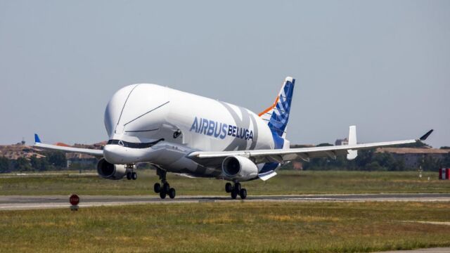 Nuevo Airbus Beluga XL en su primer vuelo.