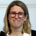 Elsa Artadi, durante la rueda de prensa que ofreció en el Parlament, para exigir la sesión de investidura de Carles Puigdemont. EFE/Quique García