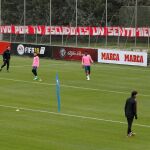 Los jugadores del Atlético, durante el entrenamiento de ayer en el Cerro del Espino