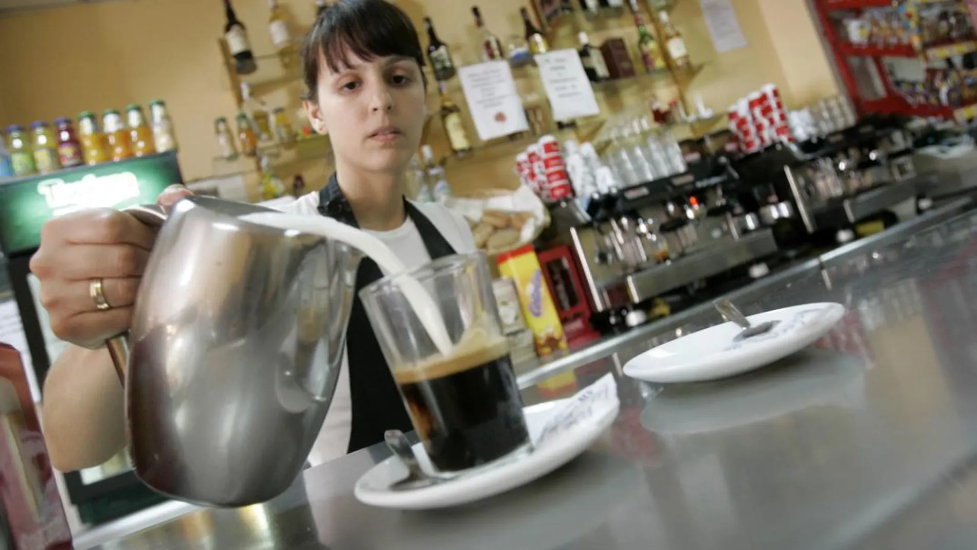 La hostelería es uno de los sectores con salarios más bajos / Foto: MANUEL OLMEDO