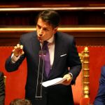 El primer ministro italiano, Giuseppe Conte, junto al ministro de Interior, Matteo Salvini, y el ministro de Trabajo e Industria, Luigi Di Maio, en su discurso de investidura ante el Senado / Foto: Reuters