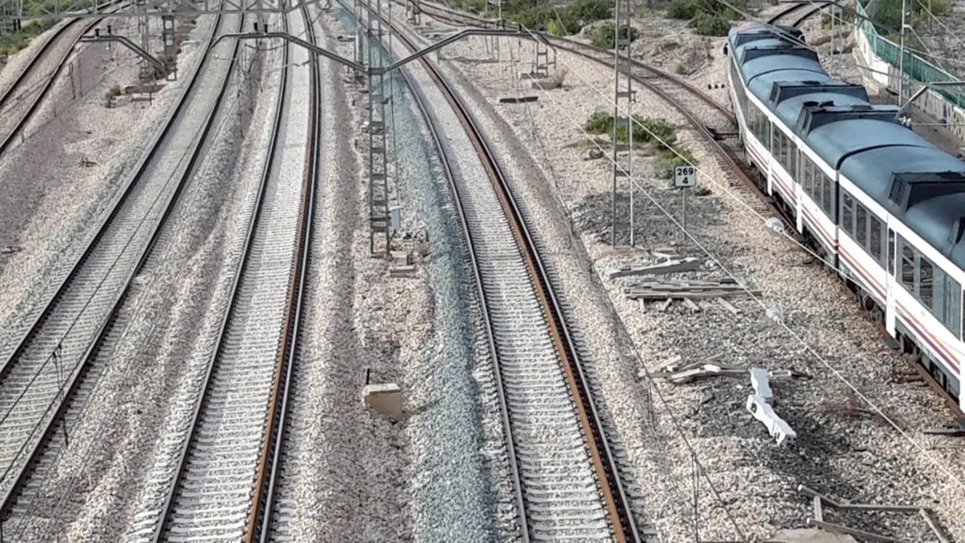 Entre el tramo ferroviario entre Valencia a Castellón está pendiente el estudio informativo para ejecutar una nueva plataforma e instalar el tercer hilo en el otro carril