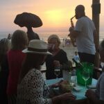 Atenas Playa: Una tortilla de camarones mirando al mar