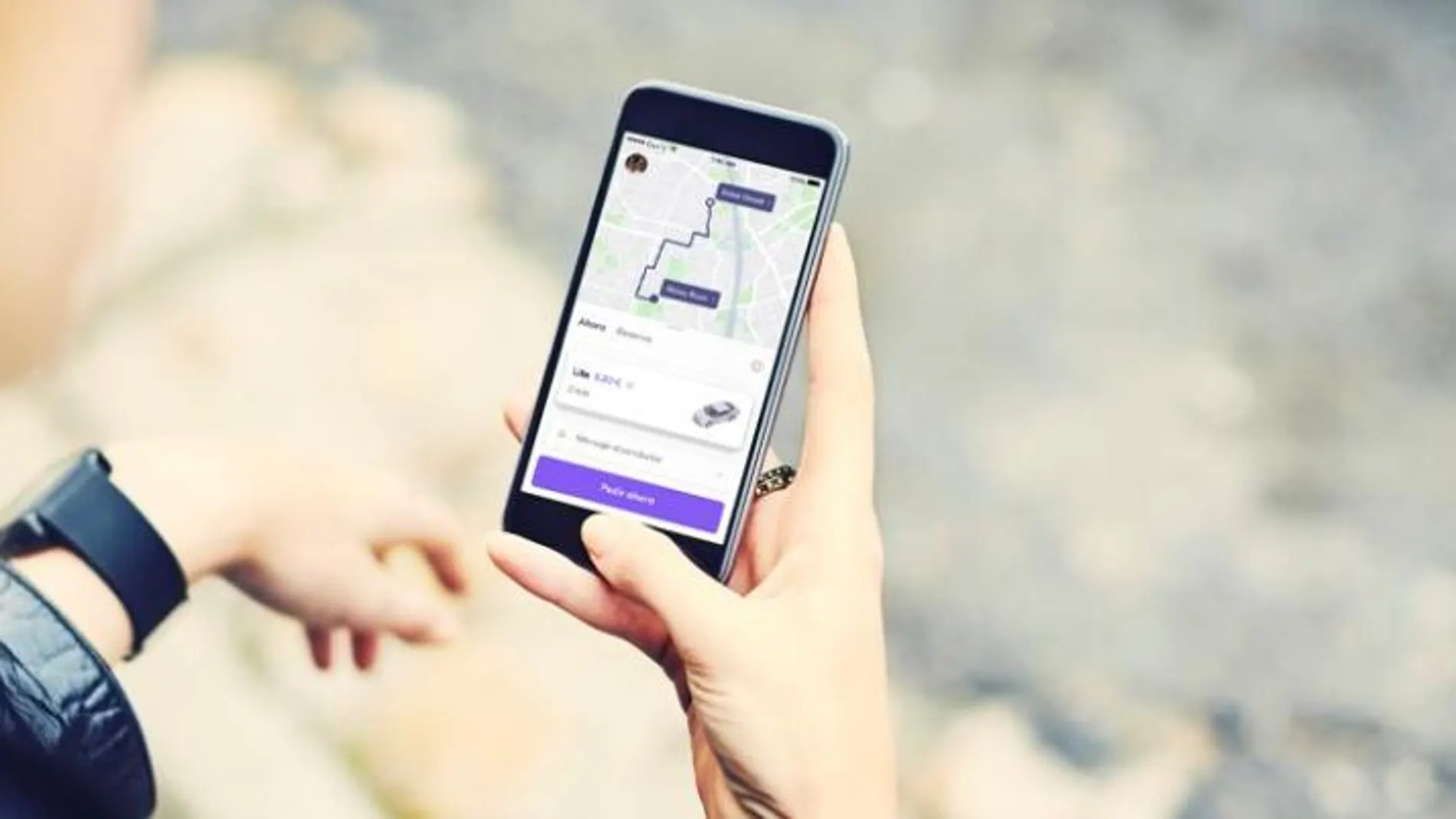 Cabify invita a taxistas, políticos y servicios de movilidad a aparcar sus diferencias
