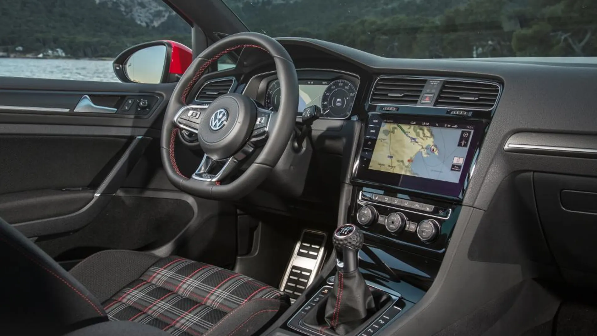 Algunas versiones estrenan el cuadro de mandos digital configurable Volkswagen Digital Cockpit.