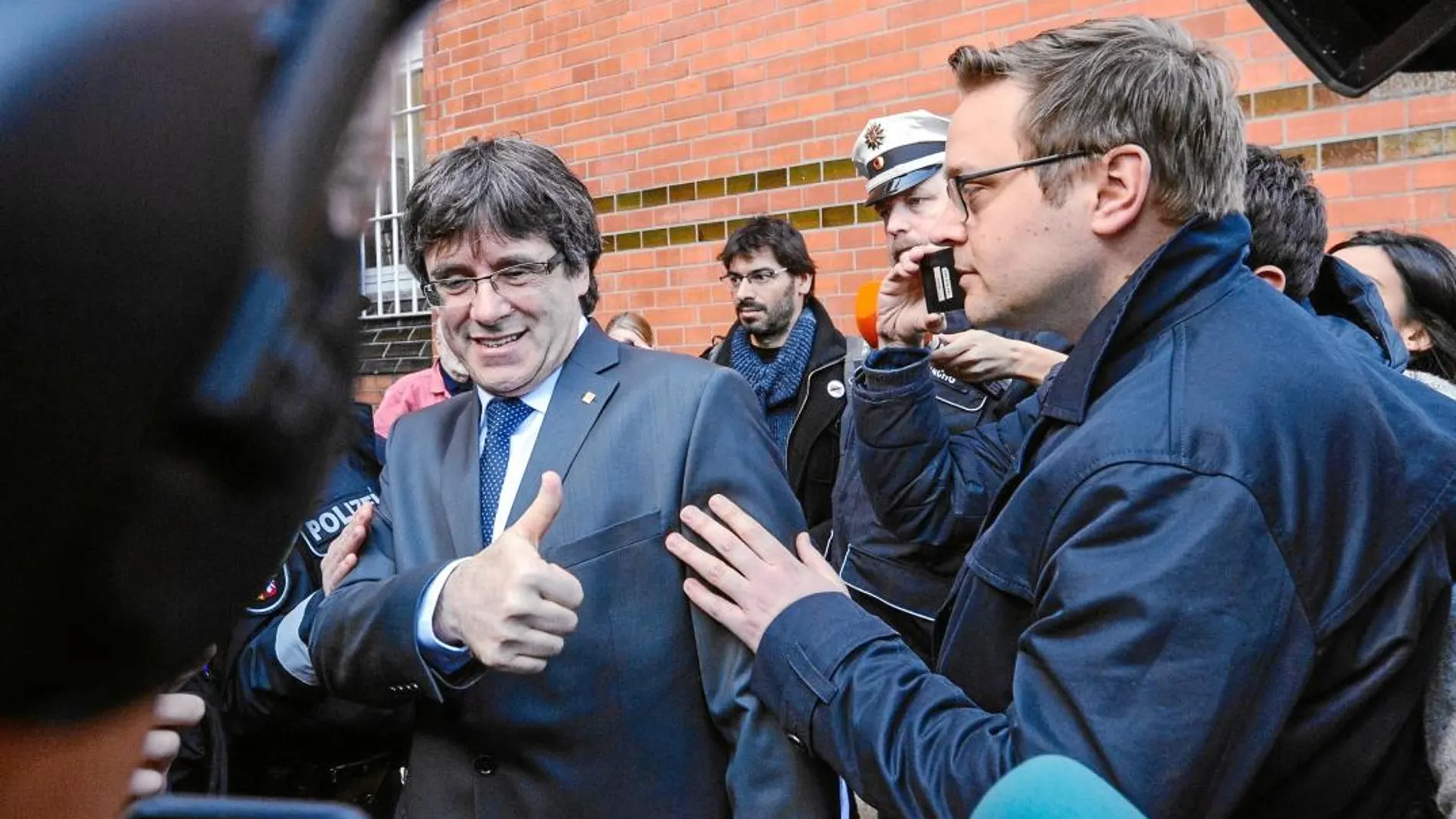 El ex presidente catalán abandona la cárcel de Neumünster en Alemania tras pagar la fianza impuesta por el juez