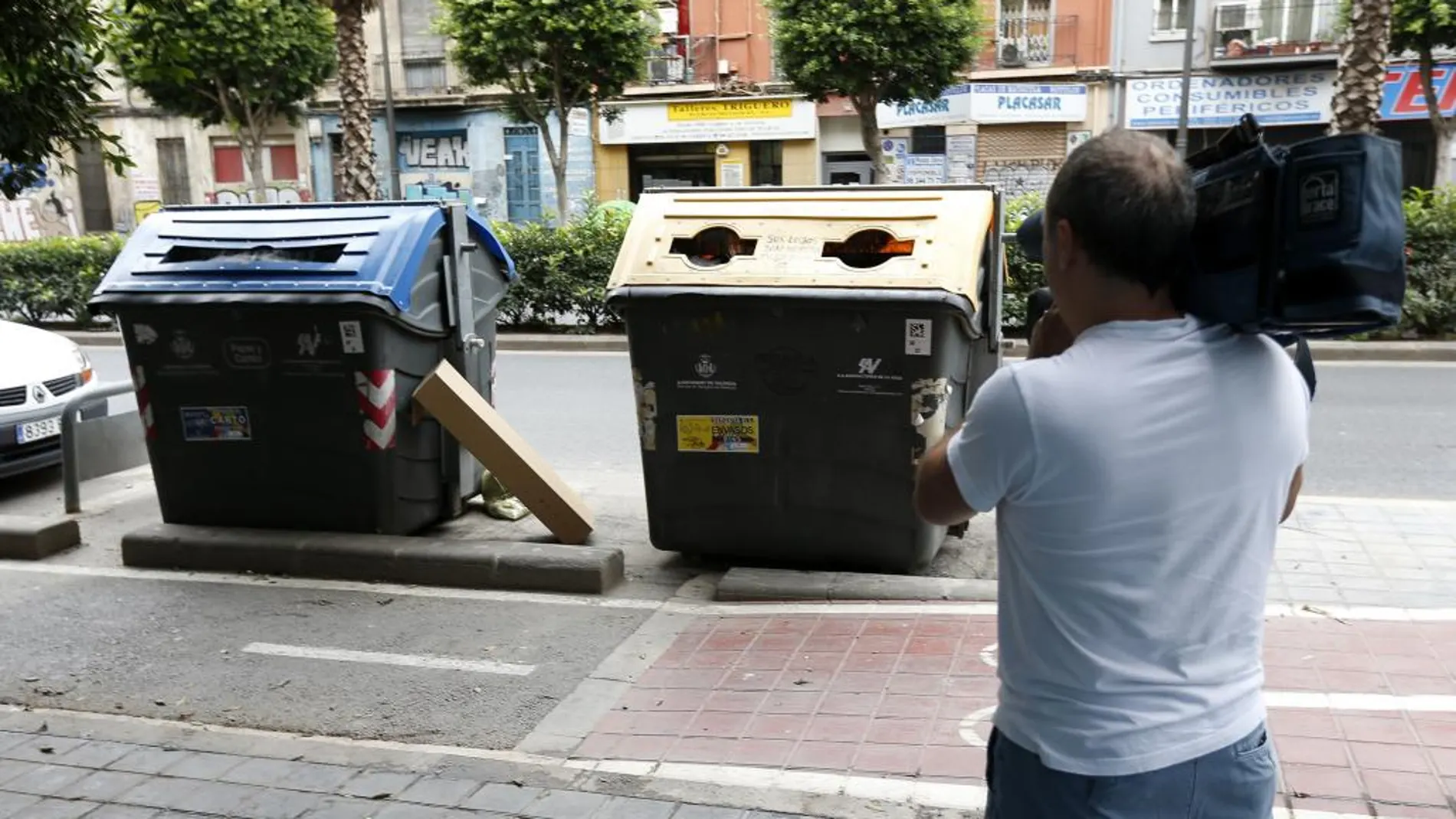Un ciudadano que paseaba anoche por la ciudad de Valencia encontró una bolsa plástico entre dos contenedores que contenía restos humanos
