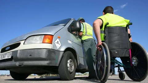 Las multas no podrán ser notificadas por un agente si no ha podido detener al vehículo infractor, a no ser que las circunstancias de la circulación se lo hubieran impedido