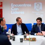 El presidente, Fernando López Miras, en su encuentro con los jóvenes empresarios de la Región
