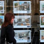 Un escaparate de una inmobiliaria