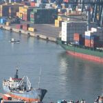 Los 790.000 euros se destinarán a realizar estudios sobre cómo reforzar el acceso de vehículos y trenes a las instalaciones del puerto de Barcelona, un primer paso para comenzar las obras para las nuevas vías de conexión.