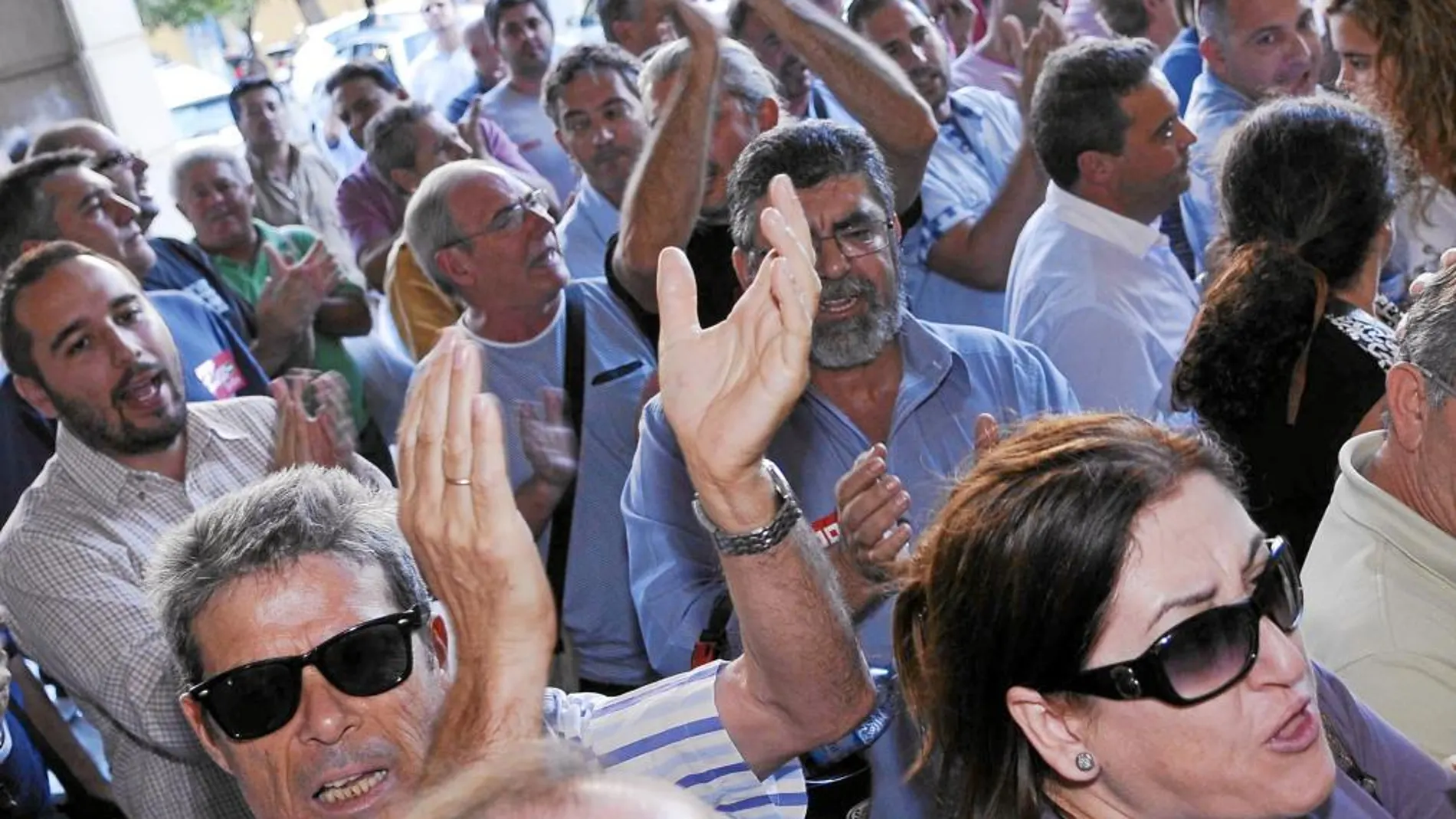 Un grupo de sindicalistas increpó a Alaya en los juzgados