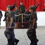 Desfile de los soldados del Subgrupo Táctico de Infantería de Marina en Cádiz