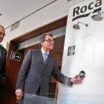 Mas visitó ayer el «showroom» de la empresa Roca en Sao Paulo