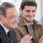 Florentino presentó junto a Casillas el «Partido por la ilusión», que se celebrará el día 23 en el Palacio de los Deportes con el objetivo de recaudar fondos para fomentar «el empleo de jóvenes en riesgo de exclusión»
