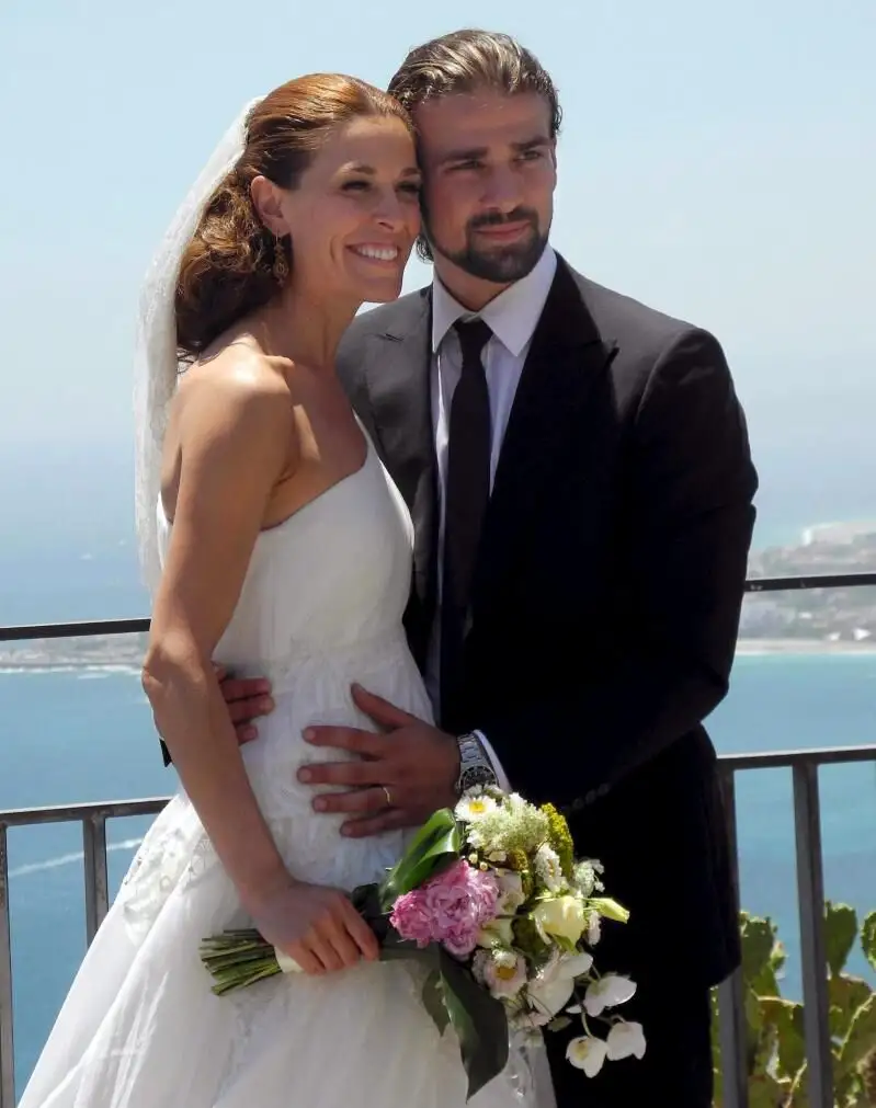 Foto de archivo del 22 de junio de 2012 de Raquel Sánchez Silva junto a su marido, Mario Biondo, durante su boda en Taormina.