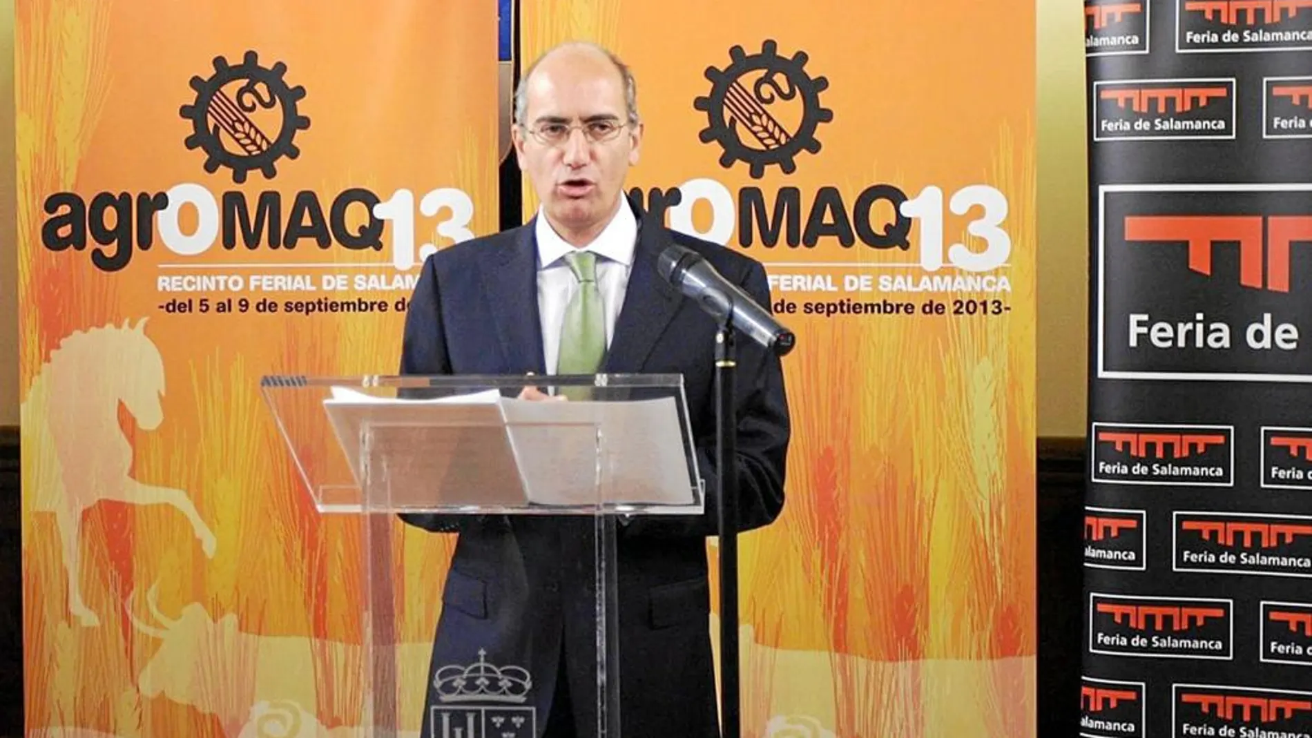 El presidente de la Diputación de Salamanca, Javier Iglesias, presenta la Feria Agromaq 2013
