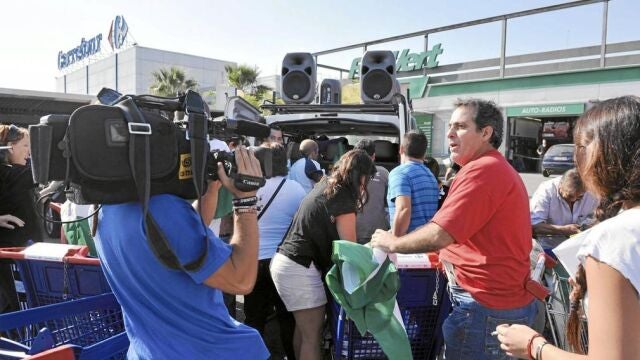 La acción premeditada del SAT se produjo en el Carrefour de Dos Hermanas, en Sevilla