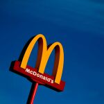 Vista del logo de la cadena McDonald's
