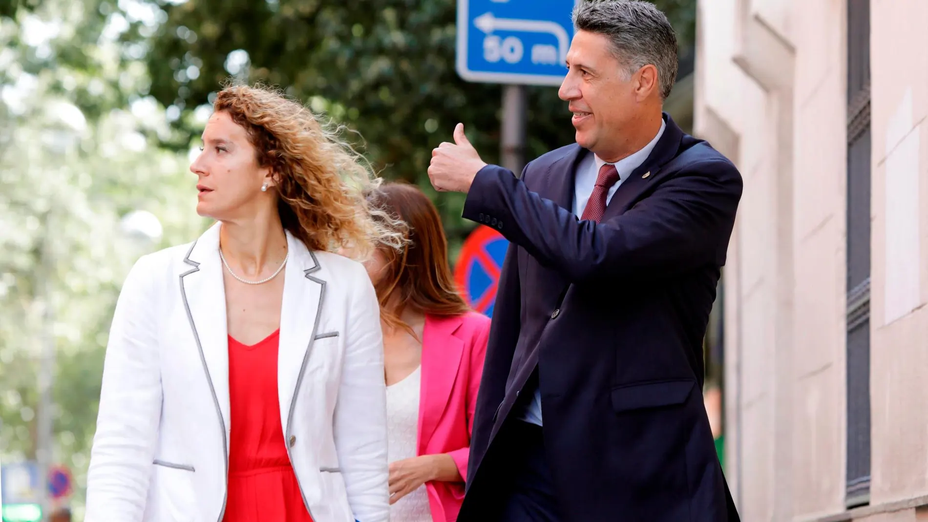 Xavier García Albiol y Irene González a su llegada al ayuntamiento de Badalona