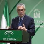 El presidente de la Junta de Andalucía, José Antonio Griñán, durante una rueda de prensa