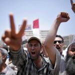 Seguidores de Mursi protestan, ayer, en una plaza de El Cairo por el derrocamiento de su líder