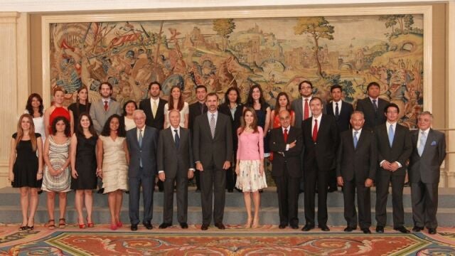 Los Príncipes de Asturias recibieron hoy en el Palacio de la Zarzuela a 20 periodistas latinoamericanos que participan en el Curso Iberis para hablar sobre la importancia de la libertad de prensa en América Latina, hoy 11 de julio de 2013.