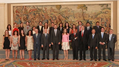 Los Príncipes de Asturias recibieron hoy en el Palacio de la Zarzuela a 20 periodistas latinoamericanos que participan en el Curso Iberis para hablar sobre la importancia de la libertad de prensa en América Latina, hoy 11 de julio de 2013.