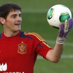 Casillas vuelve al once titular