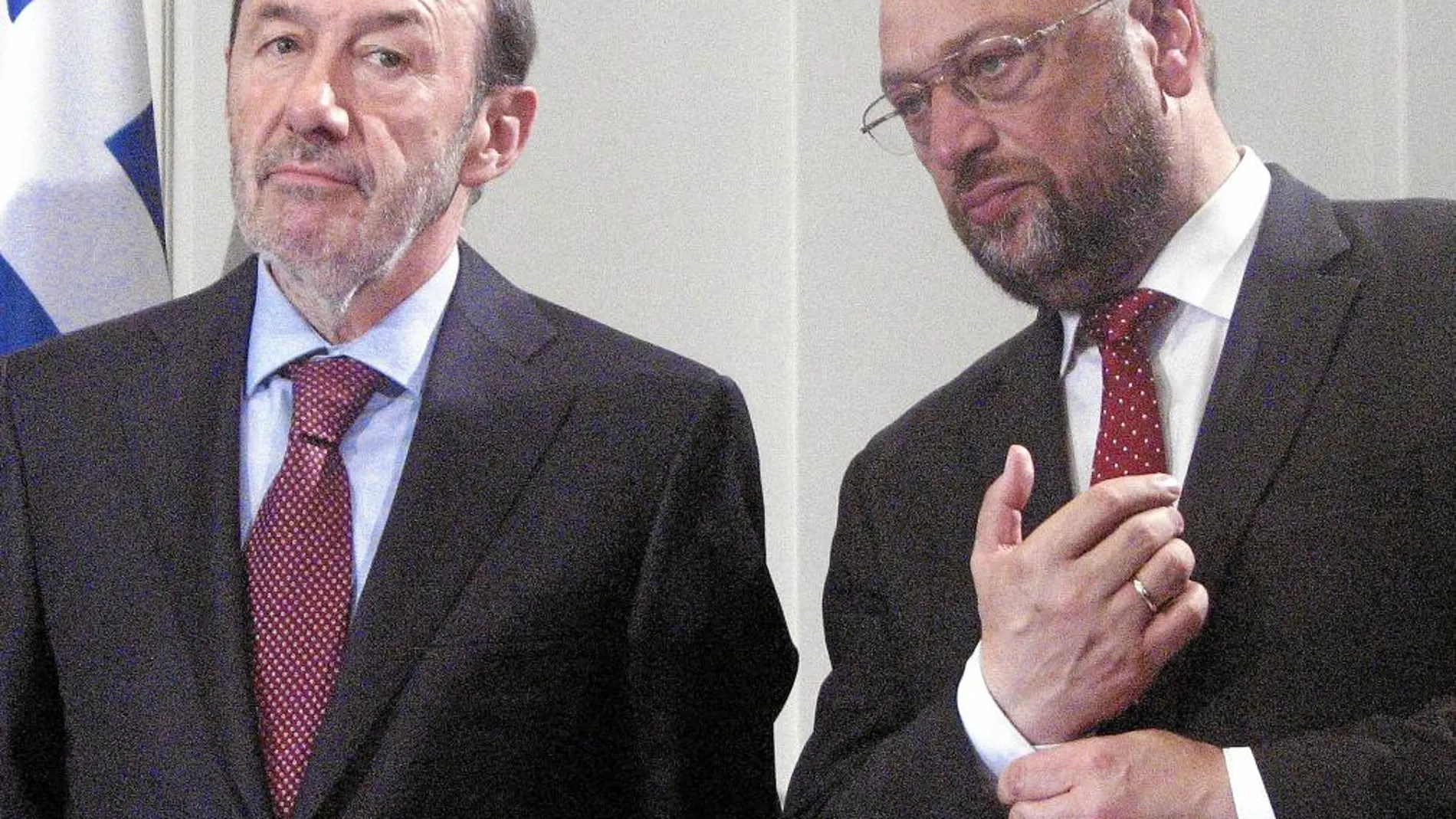 Rubalcaba, ayer, junto al presidente del Parlamento Europeo, Martin Schulz
