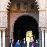 Zoido, Rajoy y Asenjo, ayer en el Real Alcázar, junto a otras personalidades