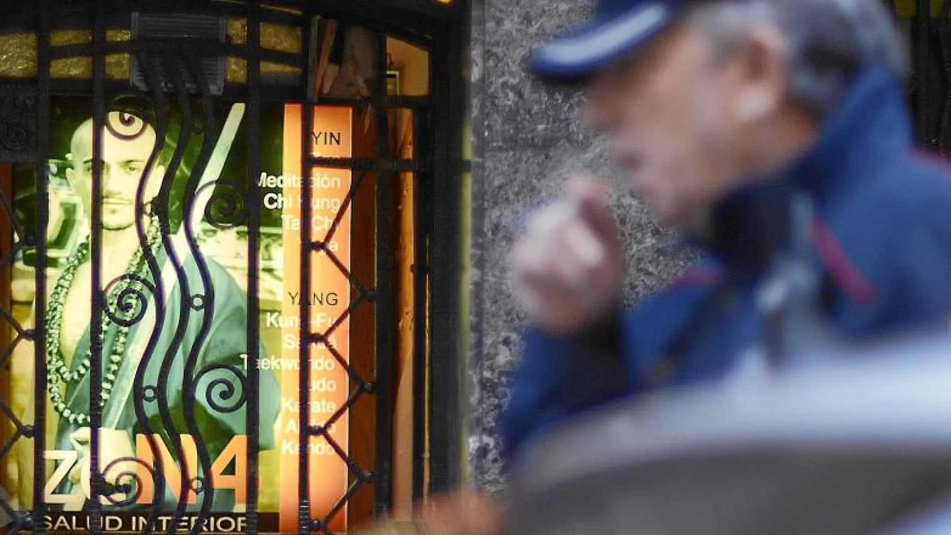 El gimnasio Zen4, custodiado por la Policía vasca