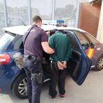 Momento en el que la Policía Nacional detuvo a uno de los ladrones