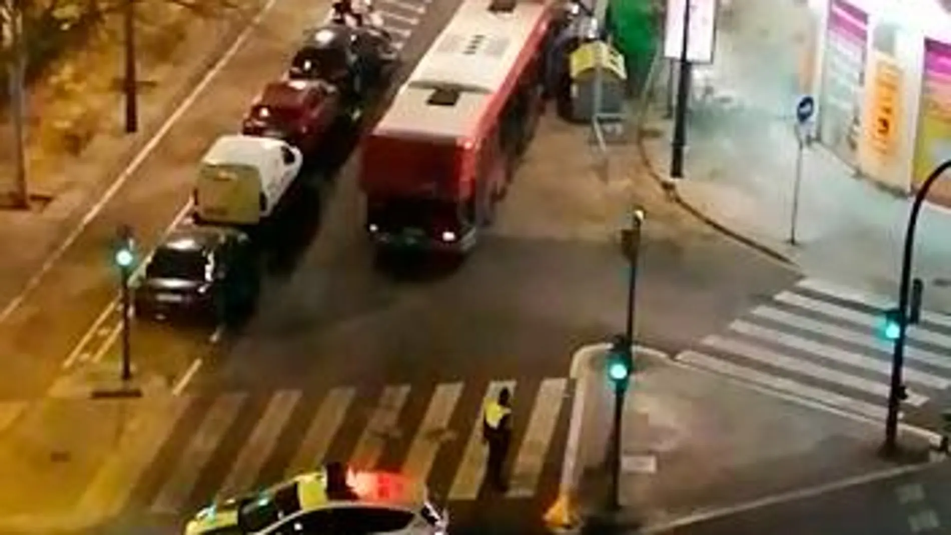 La avería de un autobús colapsa otra calle debido al carril bici