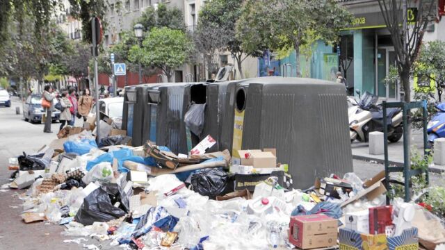 La basura acumulada tras cuatro días sin el servicio ordinario comienza a dejar un panorama preocupante