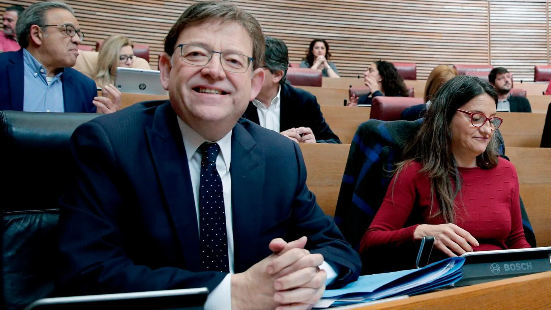 Puig y Oltra, durante el pleno de Les Corts del jueves y en el que no dieron muestras de la complicidad que exhibían en otros tiempos