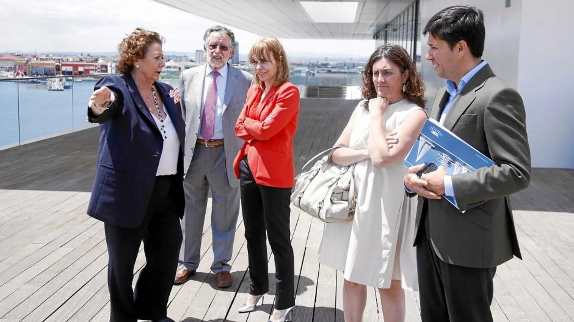 Barberá y Garaña, junto con Pablo Landecho, director del Consorcio Valencia 2007 y los concejales Beatriz Simón y Alfonso Grau
